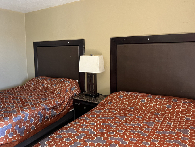 Bedroom 3, Carl's Motel, Kern