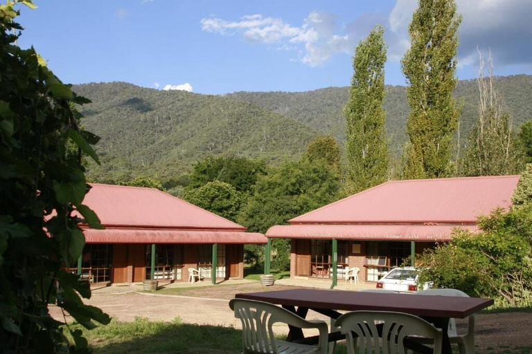 Outdoor dining, Harrietville Snowline Hotel, Alpine - East