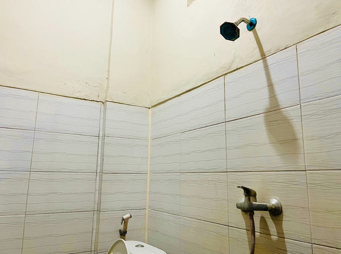 Bathroom 5, Hotel Gardenia Jogonalan, Klaten