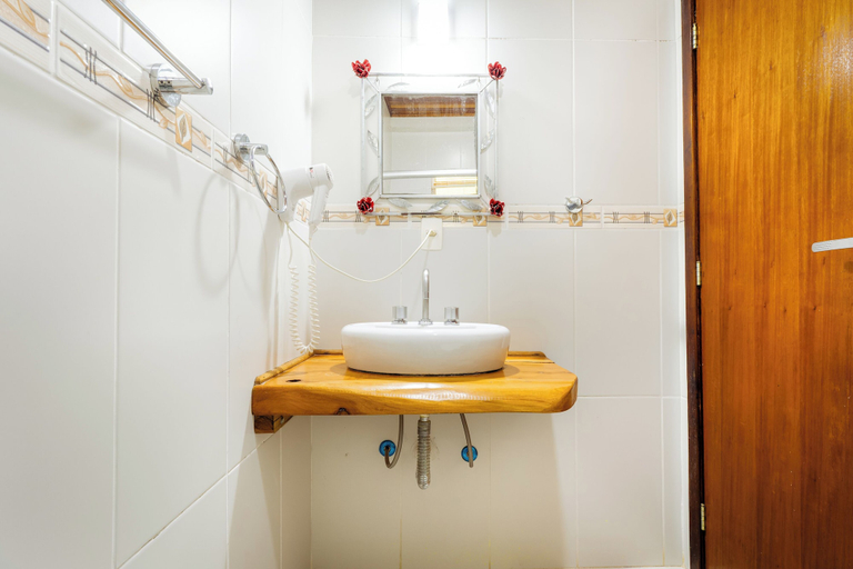Bathroom 3, Pousada Vila Floratta by Concavus, Campo Limpo Paulista