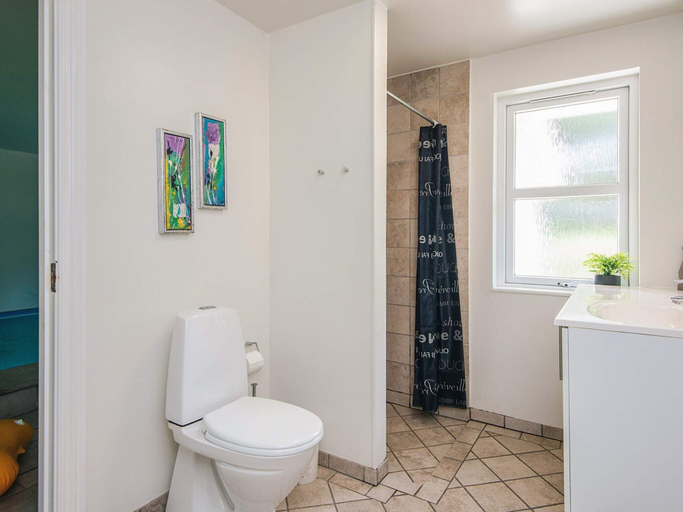 Bathroom 4, 4 Star Holiday Home in Blavand, Varde
