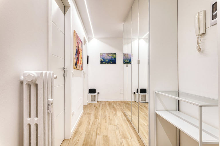 Others 3, Stylish 2-Bedroom flat near CityLife, Milano