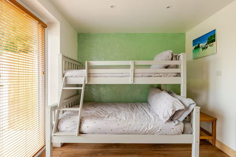 Room 3, 1-bed Cosy Country Retreat- Sleeps 5, Emerald Park
