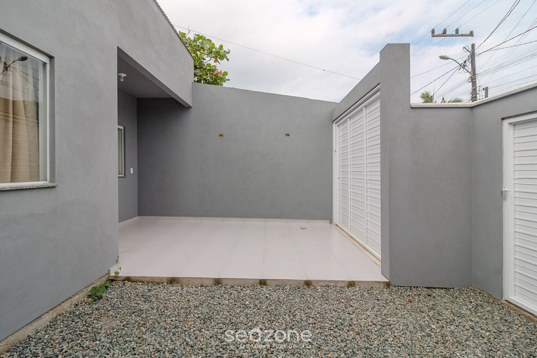 Property grounds 5, 1BR House w/ BBQ & Garage in Penha Jcs0004, Penha