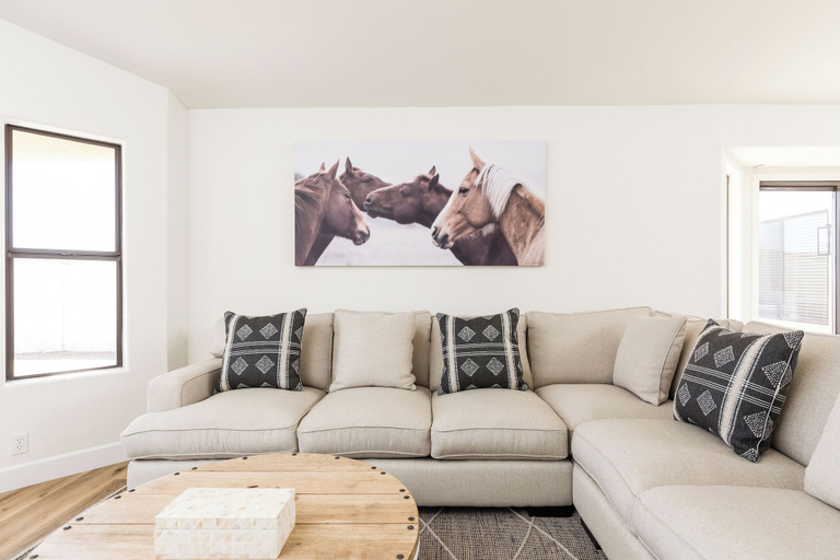 Interior 4, Western Hills-private Pool-putting Green-games & More!, Maricopa