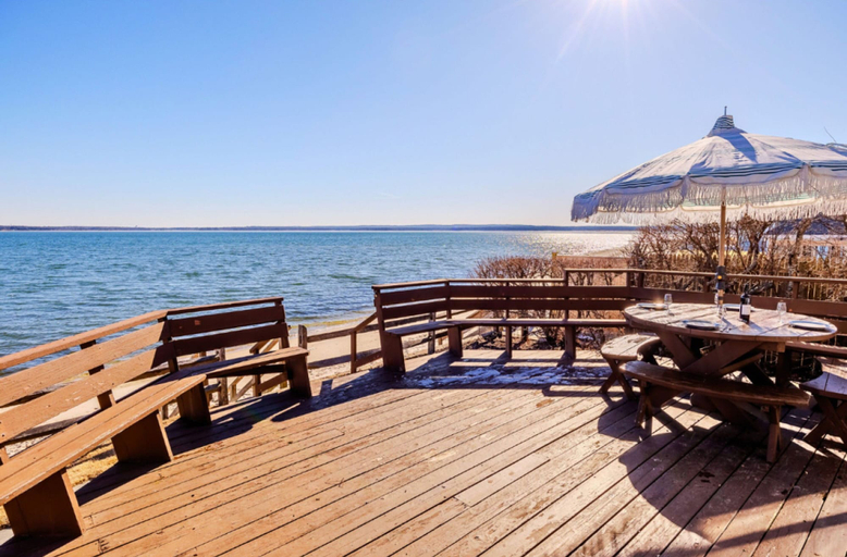 Room 3, Beachfront Retreat - 5BR Home With Stunning Views, Suffolk