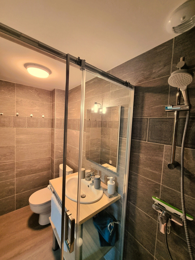 Bathroom 5, Le Combo, Savoie