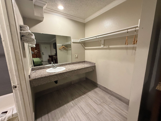 Bathroom 4, Casa Blanca Hotel - Corona, Riverside