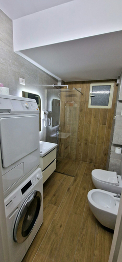 Bathroom 2, Arkle Apartment 6, Tiranës
