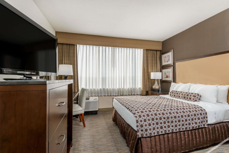Bedroom 2, Delta Hotels Marriott Cincinnati Sharonville, Cincinnati