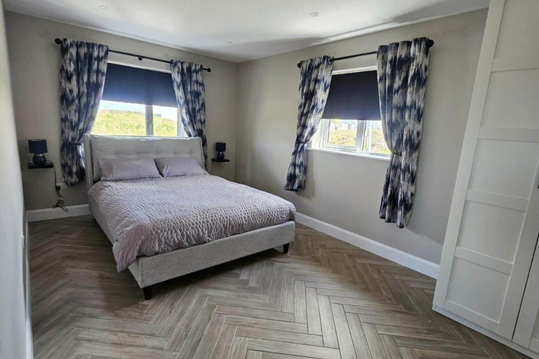 Room 5, Collooney - House - Sleeps 6 - Parking