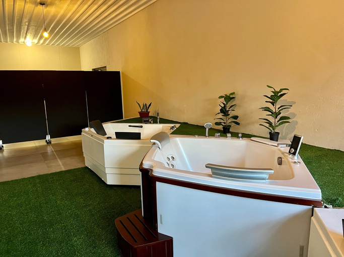 Bathroom 4, Abenab Lodge & Tours CC, Grootfontein