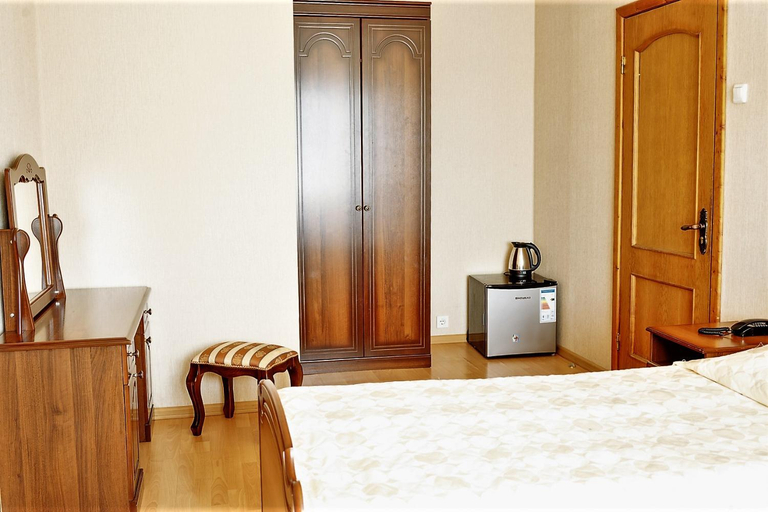 Others 2, Wals Hotel, Central