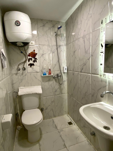 Bathroom 3, Sunset Hostel, 'Abdin