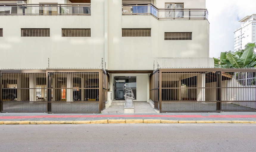 Exterior, 3BR apt w/ Balcony, 150m to sea Meia Praia Eis305, Itapema