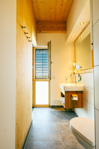 Bathroom 4, Okohotel aus Holz Alea Eco, Pfaffenhofen an der Ilm