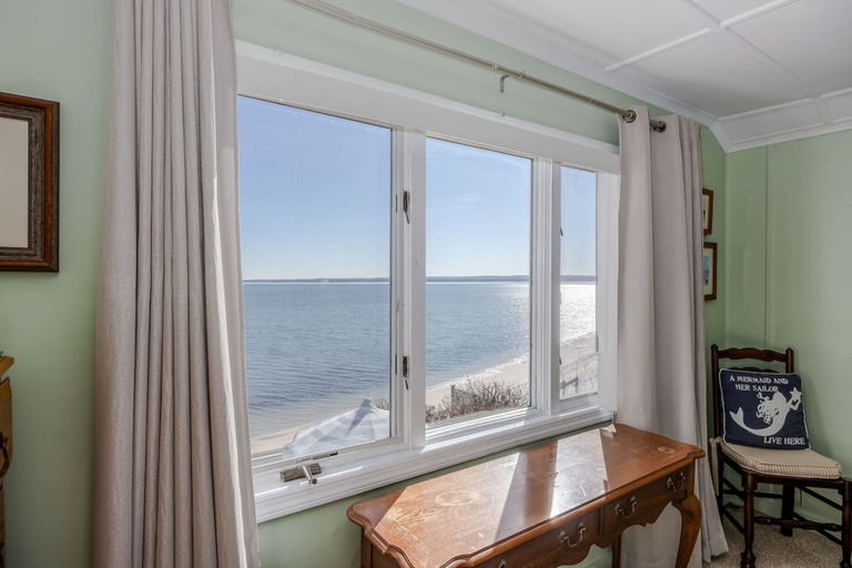 Room 4, Beachfront Retreat - 5BR Home With Stunning Views, Suffolk