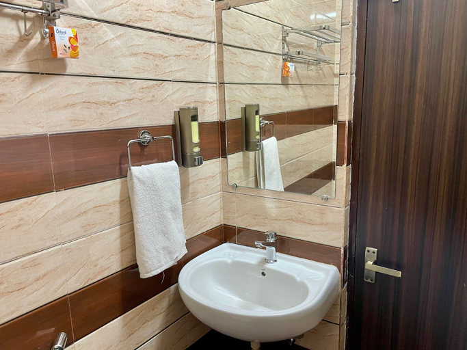 Bathroom, Kashi Awahan, Varanasi