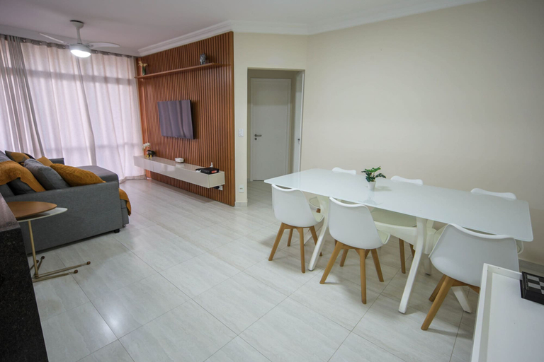 Room 5, Apto Completo com Wi-fi Ar-cond a 200m da Praia, Guarujá