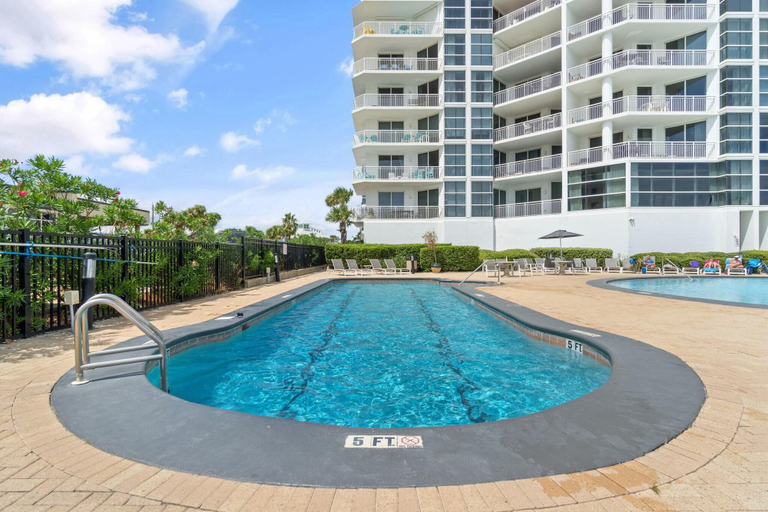 Pool 4, Palacio 802, Escambia