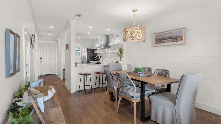 Others 2, Beachfront Townhome in Seacrest + Free Tickets: Bikes, Dolphin Cruise & More!, Walton