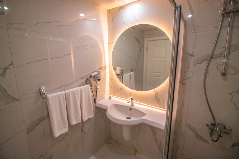 Bathroom 4, Club Muskebi, Bodrum