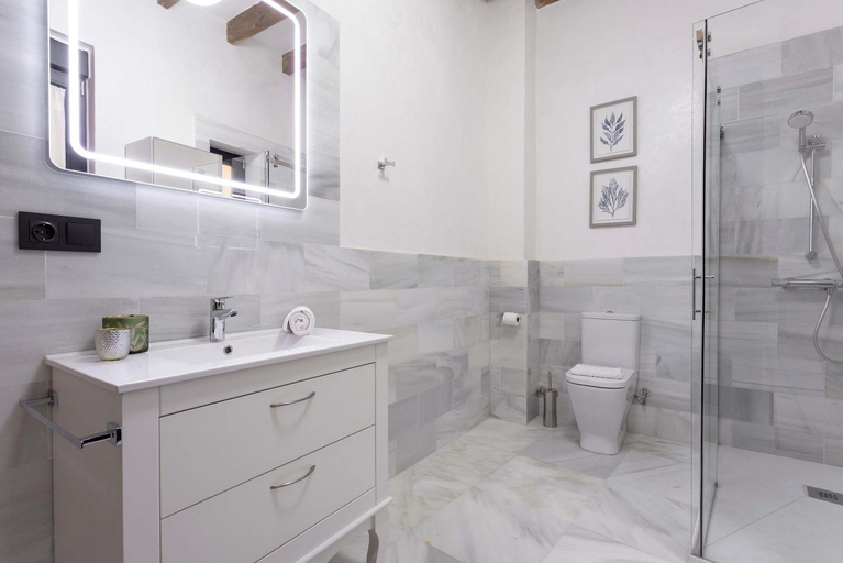 Bathroom 2, Genteel Home Acetres, Sevilla