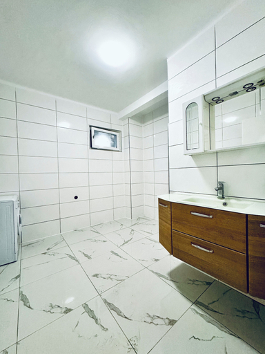 Others 2, Cozy 3BR Apt with Garden Sleeps 10, Wien
