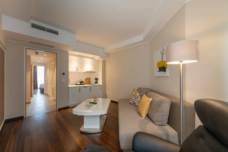 Others 4, Pakat Residences, Wien