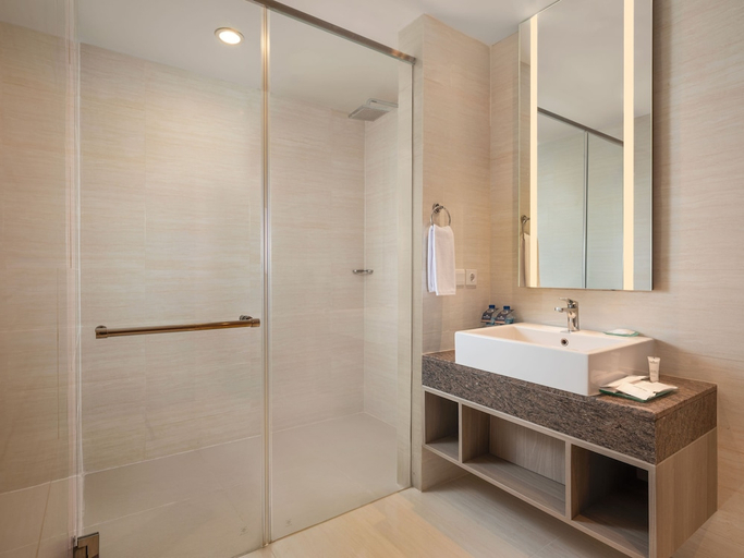 Bathroom 5, Hotel Santika Premiere Gubeng Surabaya, Surabaya
