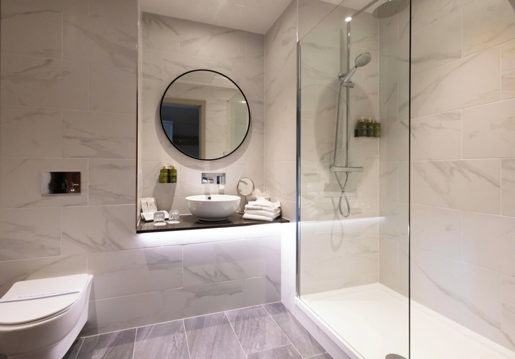 Bathroom 5, voco THE CLUB - DUBLIN GATEWAY by IHG