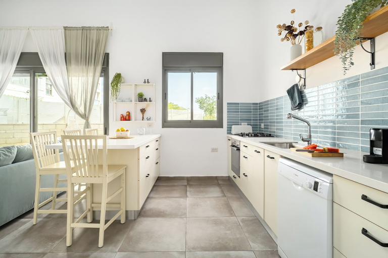 Private kitchen 4, Achziv Bright Garden Stay by Sea N' Rent