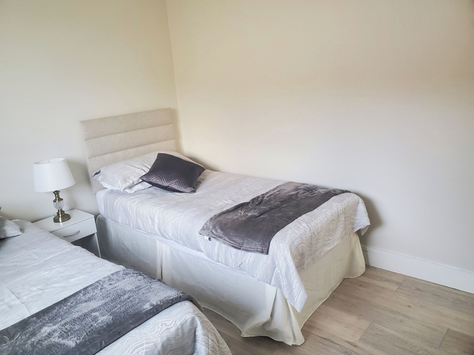 Room 2, Seaside Retreat-2 Bed-sleeps 4-parking-pets