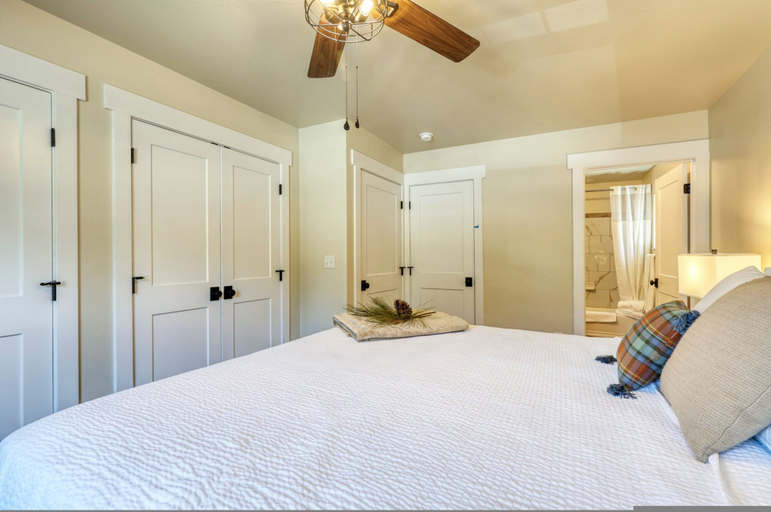 Room 5, Saddle Up For Luxury - 15 Minutes to Mt Rushmore, Pennington