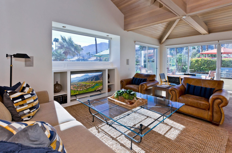 Room 3, Casa Del Rio Luxe 3BR w Pool Spa Lake Views, Riverside