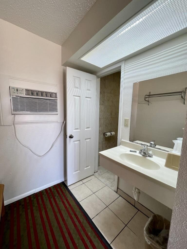 Bathroom 3, Red River Inn, Red River