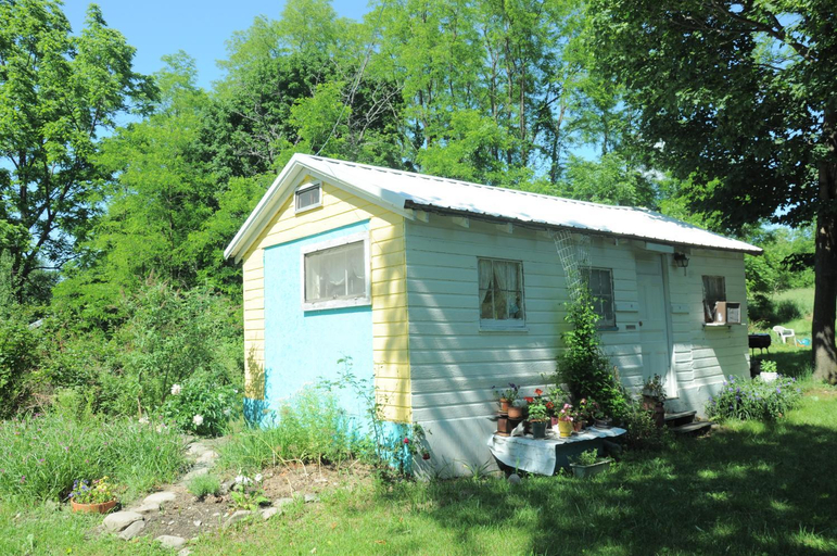 Others 5, The Cottagette, Schuyler