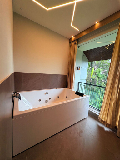 Jetted tub 5, Cozycaza resort, Wayanad