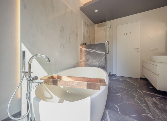 Bathroom 4, Charming Garden Hideaway in Como by Rent all Como, Como