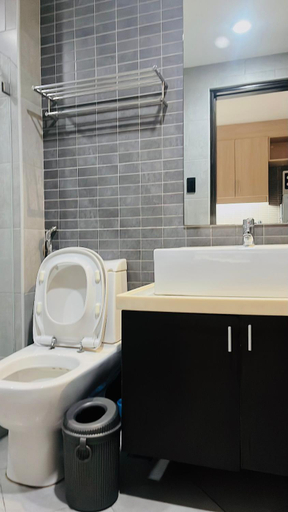 Bathroom 5, Mosaic Tower by Funsho Vacation Homes, Makati City