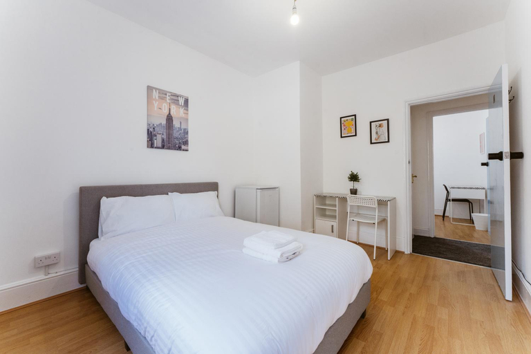 Others 5, Mile end Double rooms 86a, London