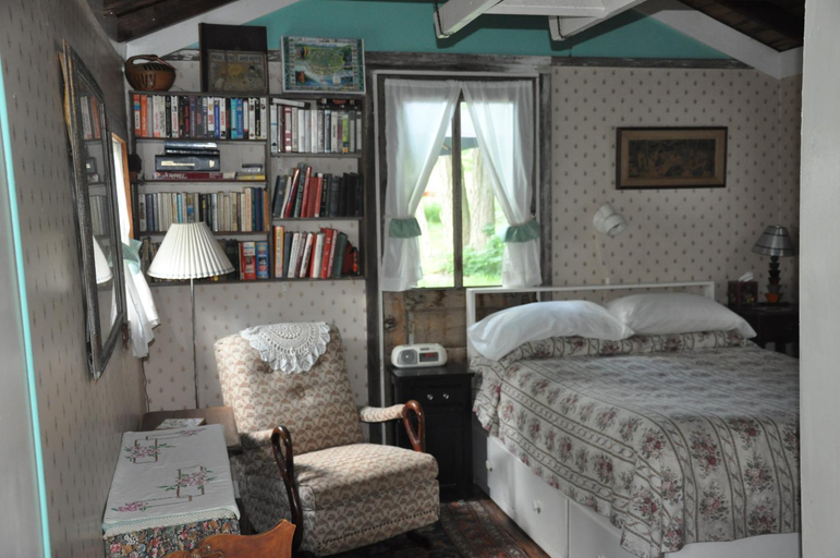 Others 4, The Cottagette, Schuyler