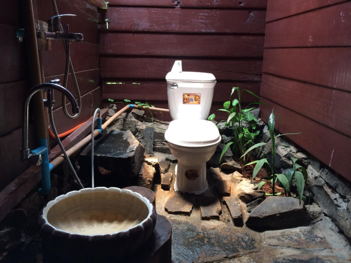 Bathroom, Tree Lodge, Saen Monourom