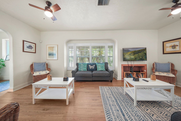 Living area 3, Hollywood Beach Bliss Villa Sleeps 10, Broward