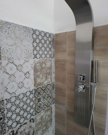 Bathroom, La Bolgora, Novara