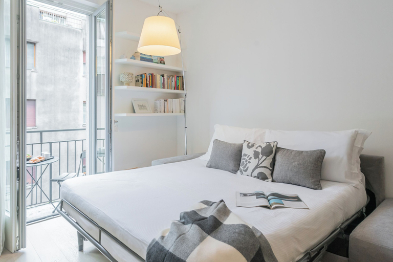 Living area 3, Central & White Apartment by Rent all Como, Como