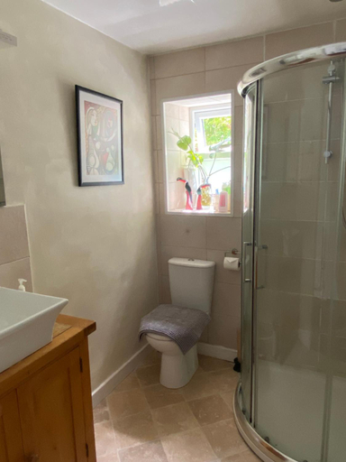 Bathroom 2, Heddfan - Peaceful & Cozy En-suite Room 5 mins from Stunning Llanbedrog Beach, Gwynedd