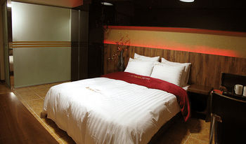 Others 4, Alice Hotel, Gunsan