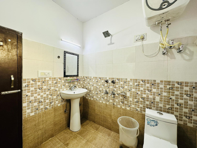 Bathroom 5, Hotel Vansh, Kullu