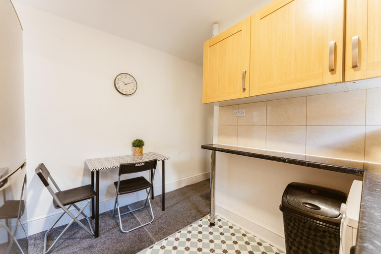 Others 3, Mile end Double rooms 86a, London